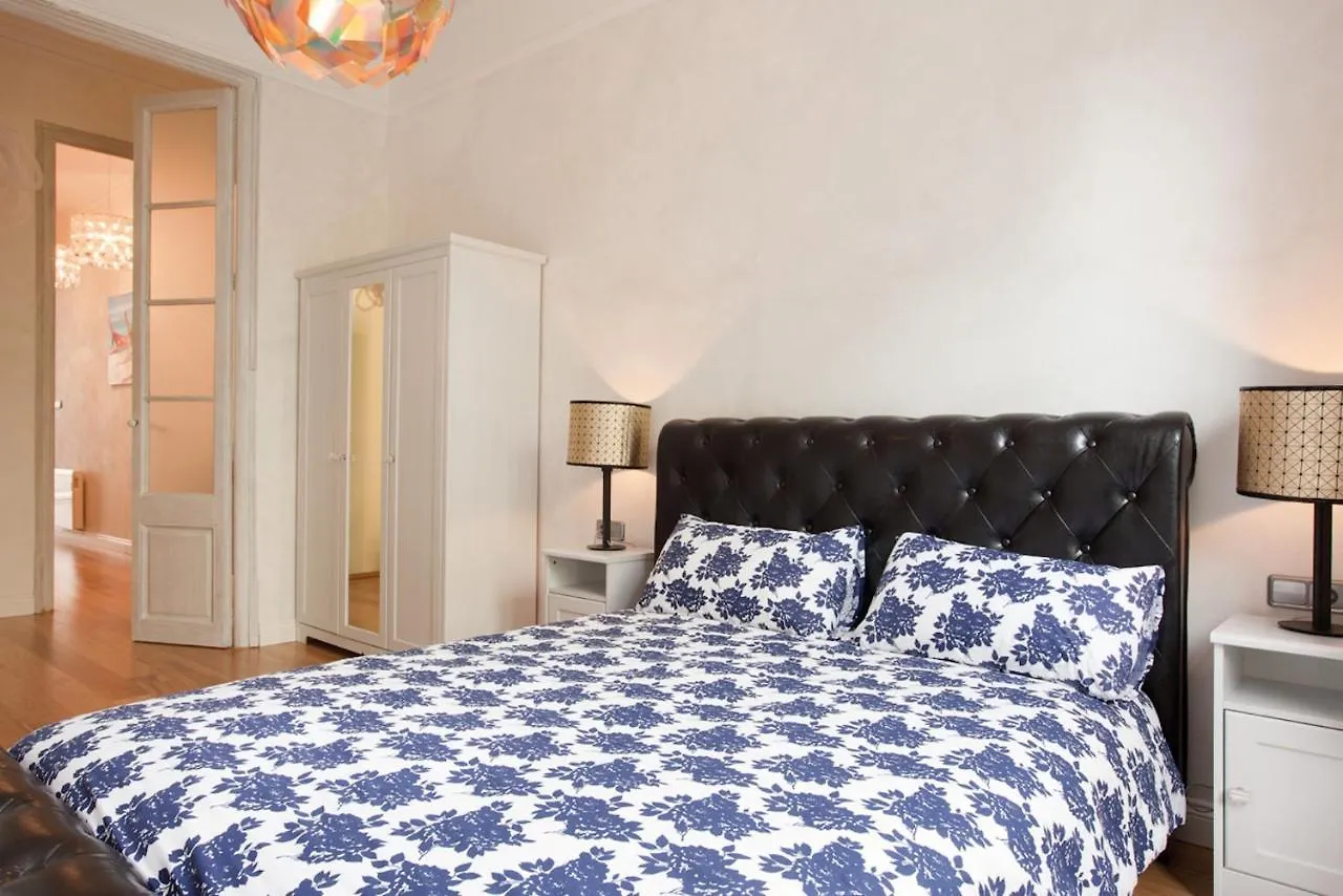Luxury Barcelona Central City Cosy 3 Bedroom Apartment With Private Terrace